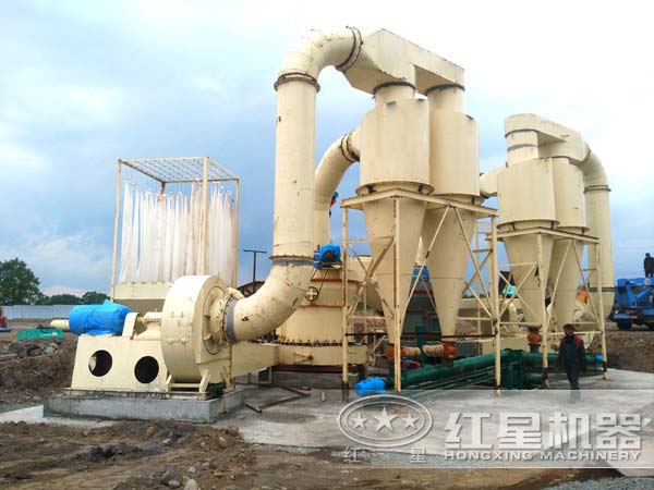 雷蒙磨粉機(jī)工作現(xiàn)場(chǎng)