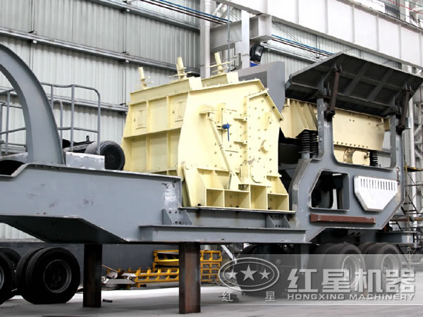 組合性很強(qiáng)的時(shí)產(chǎn)200噸輪胎式移動(dòng)破碎站
