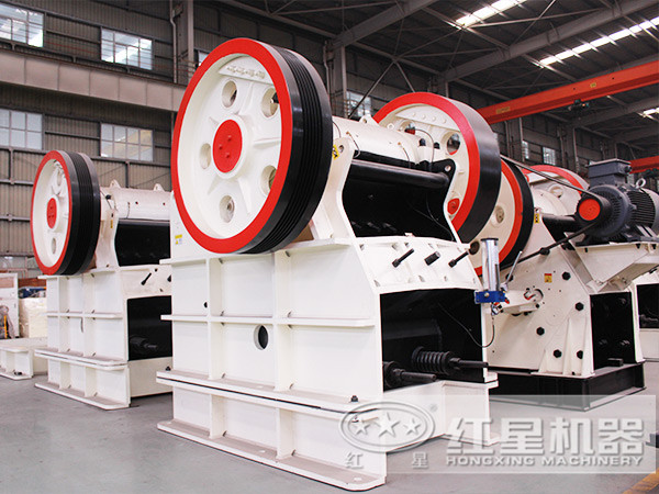 HD德版顎式破碎機生產(chǎn)車間