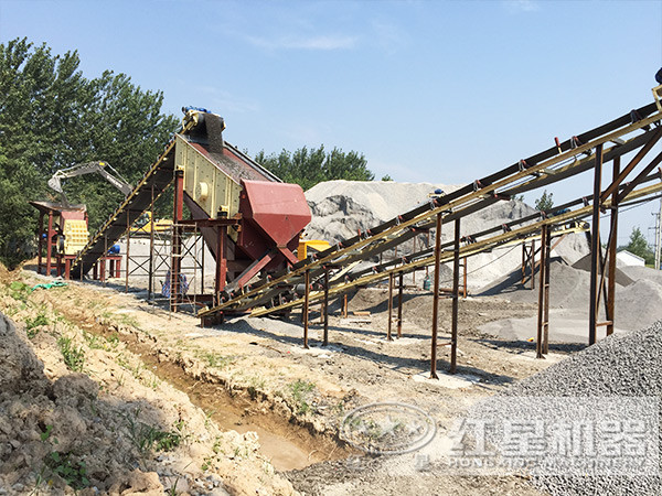 錘式破碎機(jī)工作現(xiàn)場(chǎng)