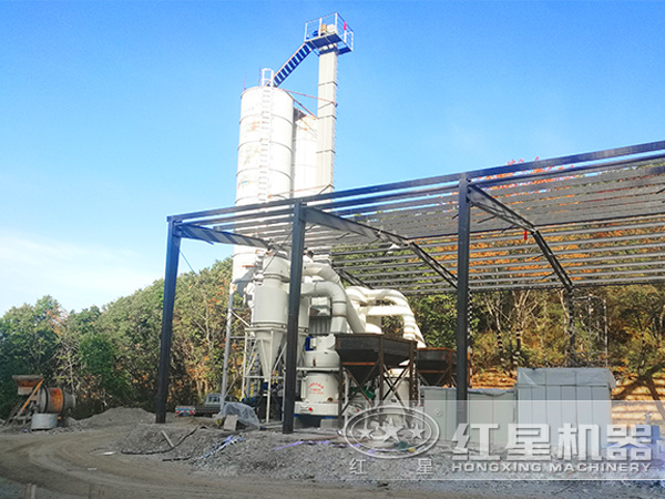 5r鋁礬土磨粉機(jī)生產(chǎn)現(xiàn)場(chǎng)