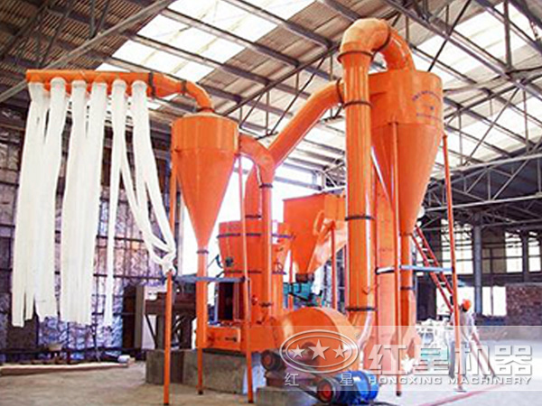 超細(xì)雷蒙磨粉機(jī)生產(chǎn)現(xiàn)場(chǎng)