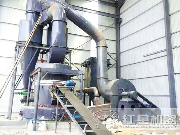 超細(xì)磨粉機(jī)加工粉磨煤矸石現(xiàn)場