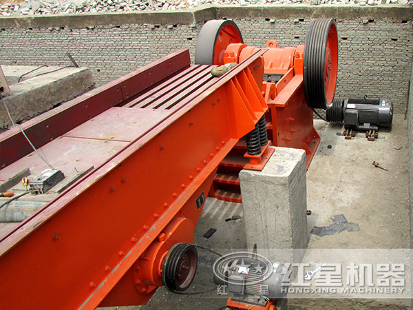 安裝振動給料機(jī)現(xiàn)場