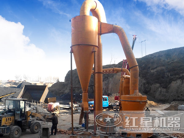 雷蒙磨粉機(jī)現(xiàn)場(chǎng)