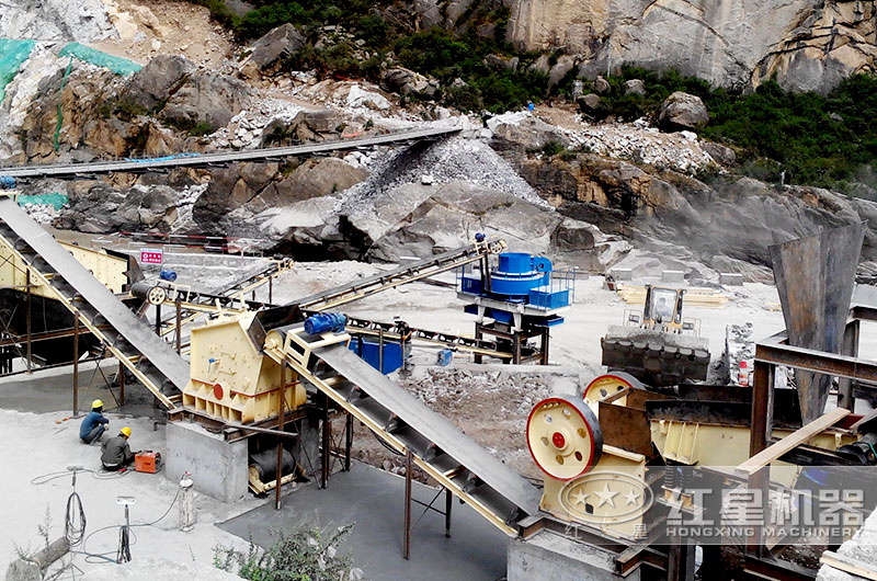 小型沙子粉碎機(jī)現(xiàn)場