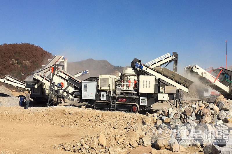 200噸移動(dòng)破碎機(jī)作業(yè)現(xiàn)場(chǎng)
