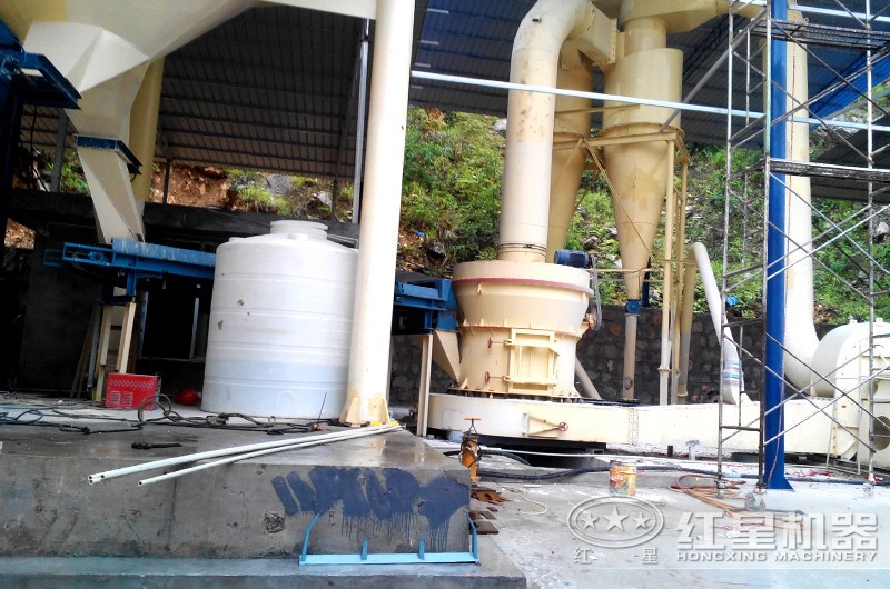 碳化硅磨粉機(jī)生產(chǎn)現(xiàn)場