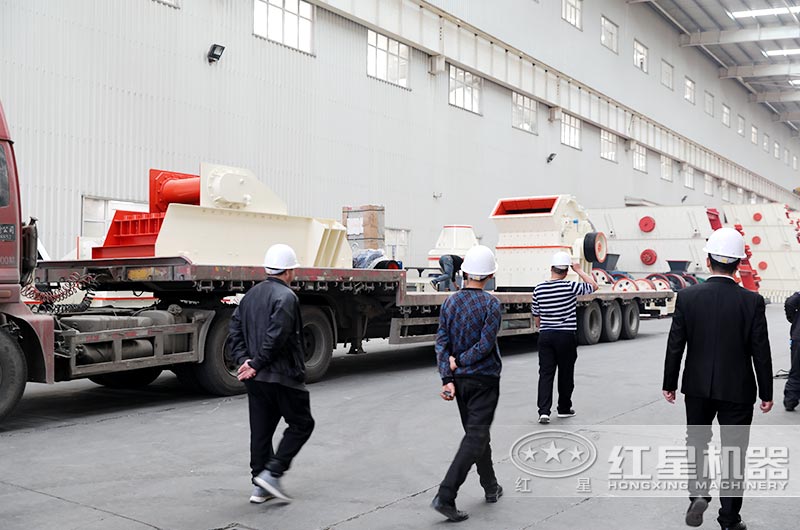 客戶參觀紅星碎石機車間