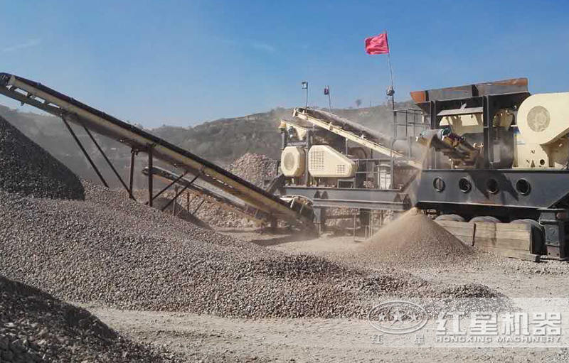 移動(dòng)制砂機(jī)作業(yè)現(xiàn)場