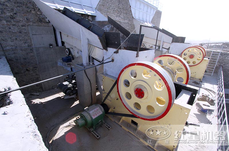 400×600石頭破碎機(jī)生產(chǎn)現(xiàn)場(chǎng)