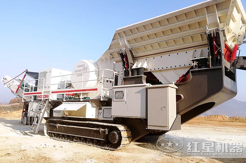 一小時100噸移動制砂機作業(yè)現場