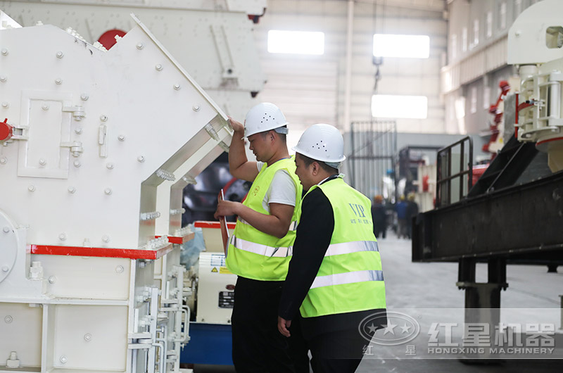 客戶到廠參觀新型細碎制砂機